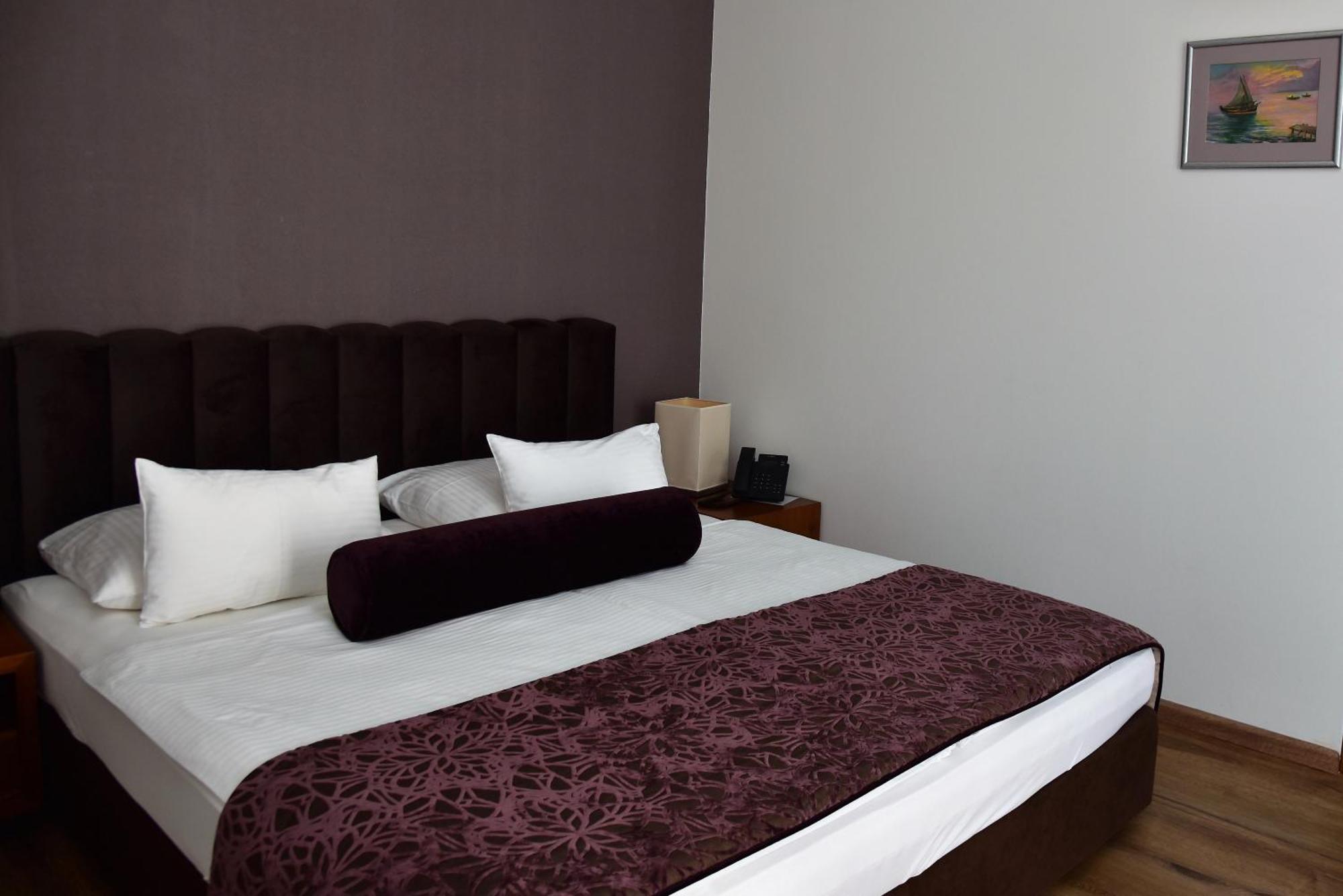 Hotel Lipa Postira Kültér fotó