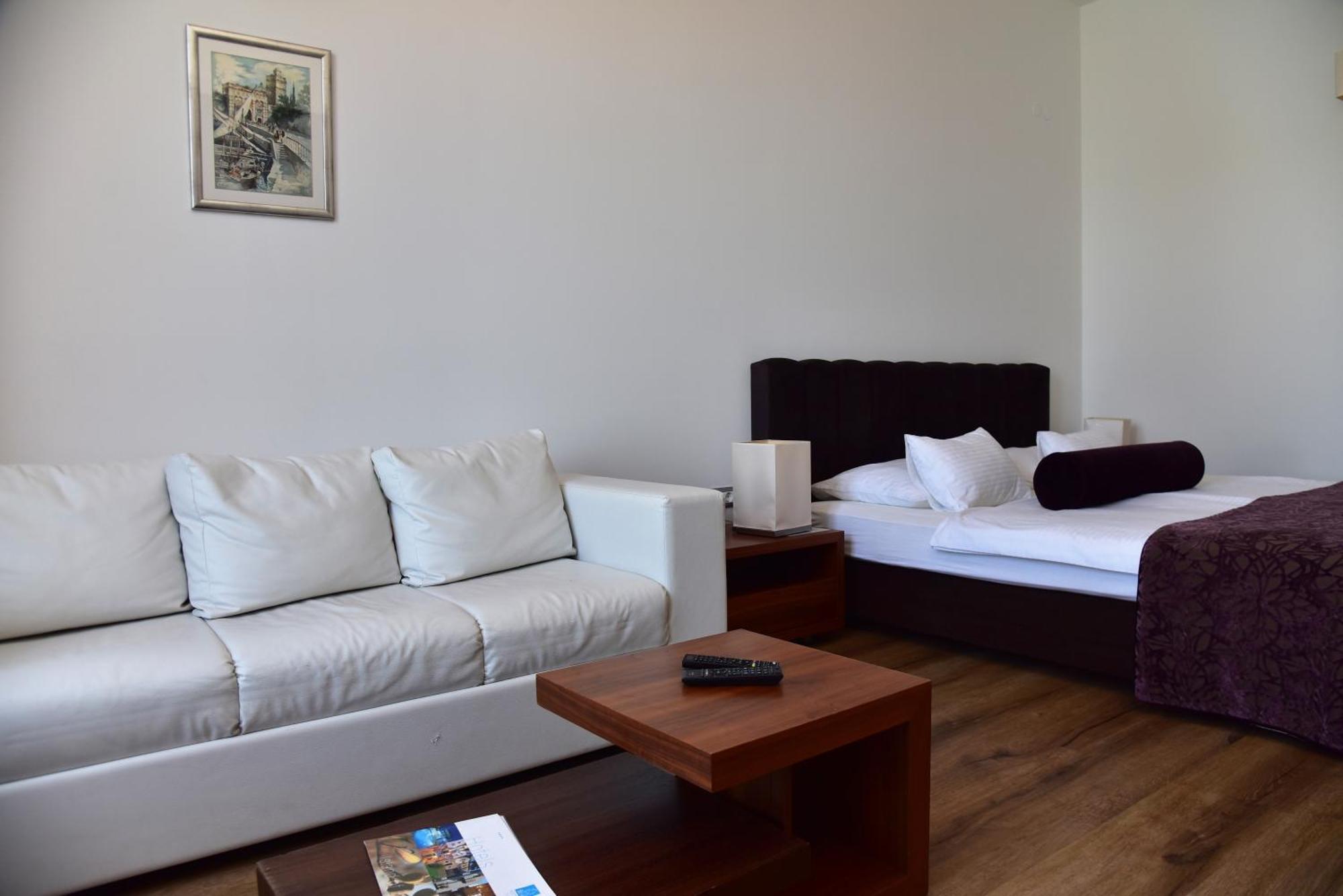 Hotel Lipa Postira Kültér fotó