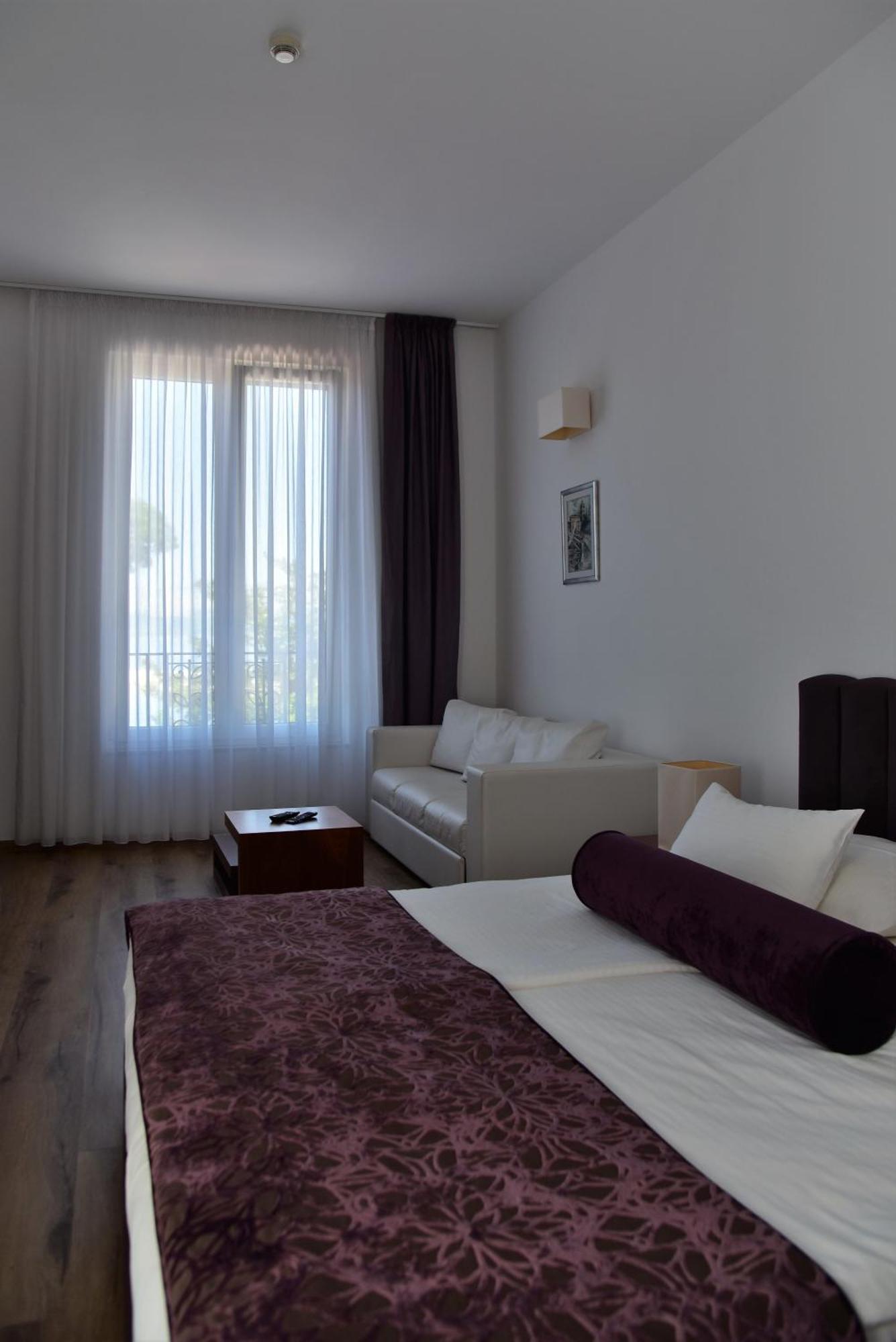 Hotel Lipa Postira Kültér fotó