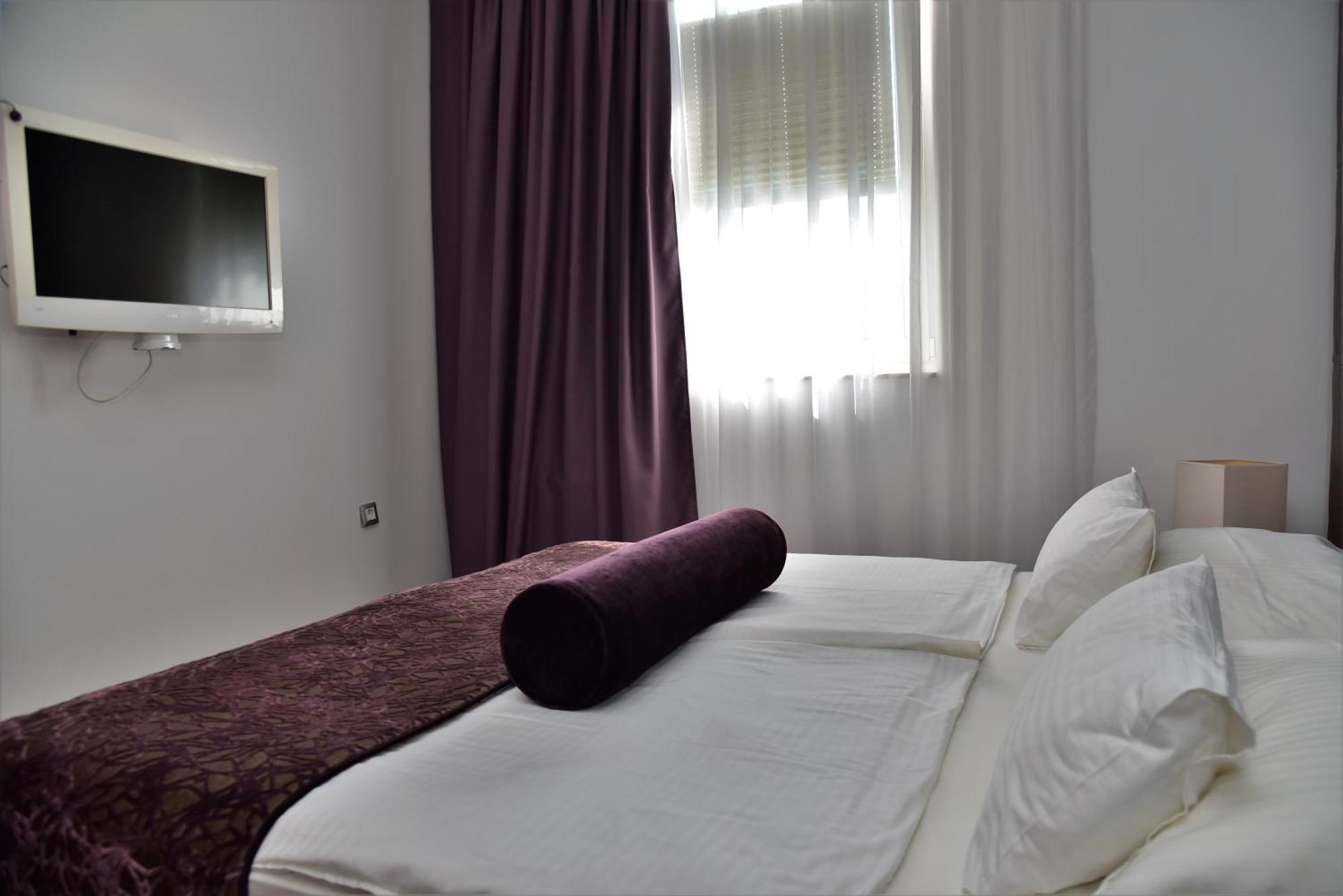Hotel Lipa Postira Kültér fotó